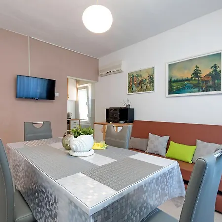 Apartment Oleandro Pula