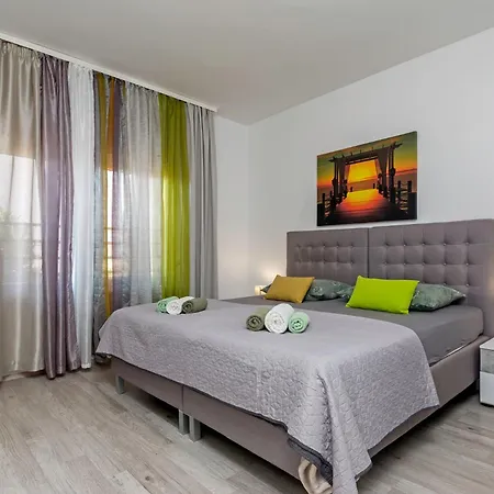 アパート Oleandro プーラ